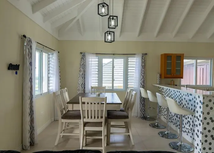 Coastal Haven: Your Tropical Oasis