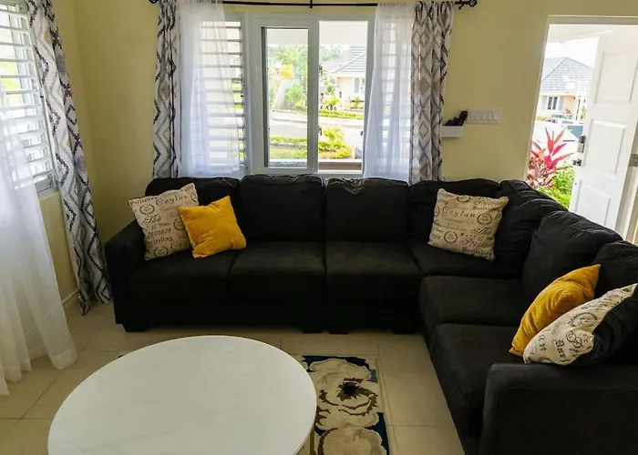 Coastal Haven: Your Tropical Oasis