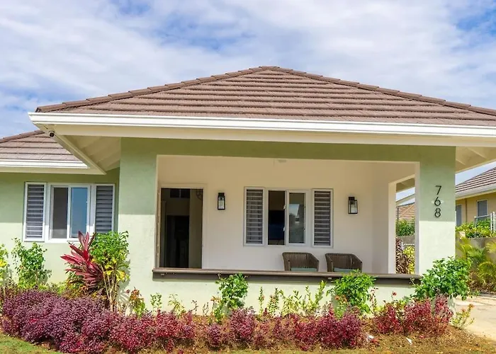 Coastal Haven: Your Tropical Oasis