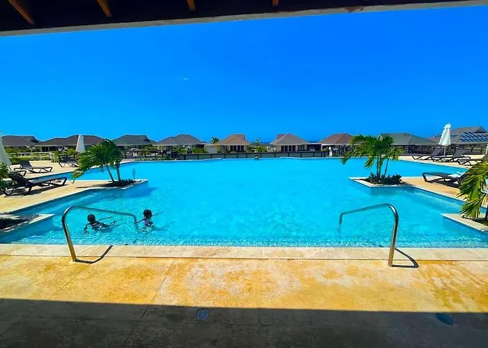 Villa Coastal Haven: Your Tropical Oasis