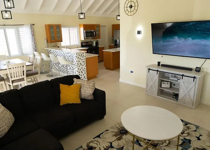Villa Coastal Haven: Your Tropical Oasis Ocho Ríos