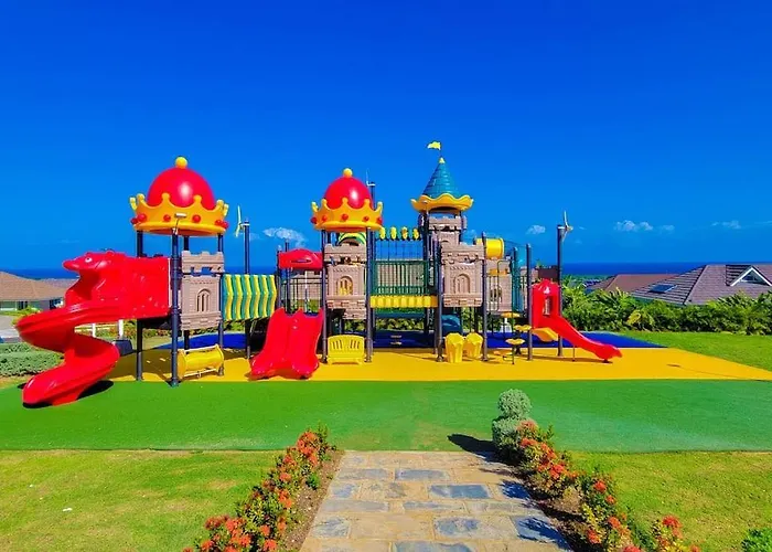 Villa Coastal Haven: Your Tropical Oasis *